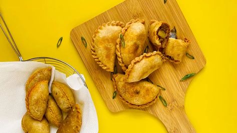 Sardine Puff (Karipap Sardin) - Southeast Asian Recipes - Nyonya Cooking Asian Side Dishes, Recipes Asian, Singapore Food, Southeast Asian, Savory Snacks, Sweet Savory, Bite Size, Deep Fried, Easy Snacks