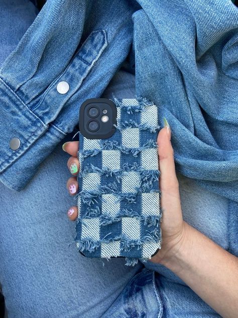 Denim Phone Case, Diy Purses, Artsy Phone Cases, Book Cover Diy, Phone Covers Diy, Handmade Phone Case, Brand Ideas, Custom Jeans, Denim Ideas