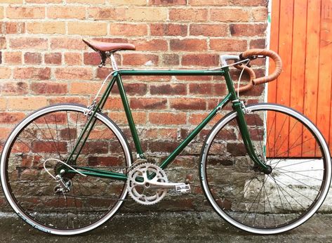 Fixing up a 1980s Raleigh Road bike Road Bike Girl, Vintage Road Bike, Titanium Road Bike, Bike Restoration, Road Bike Accessories, Best Road Bike, Classic Road Bike, Road Bike Vintage, Road Bike Frames