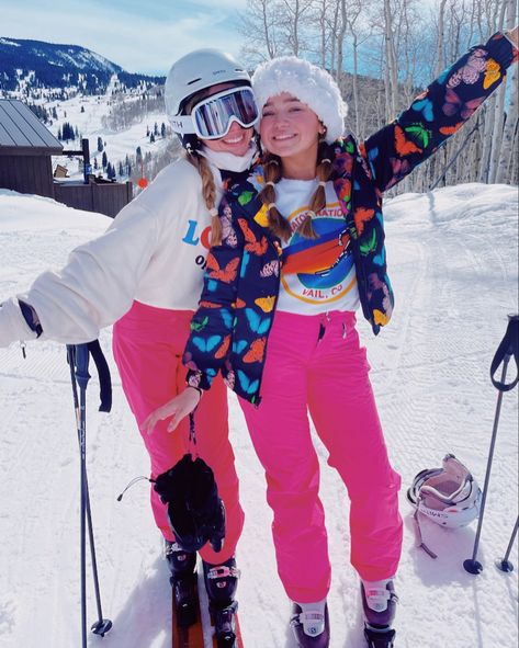 Old Skiing Pictures, Preppy Skiing Outfit, Preppy Ski Outfits, Cute Ski Pictures, Preppy Skiing, Cute Skiing Outfit, Skiing Fits, Ski Pictures Ideas, Photo Ski