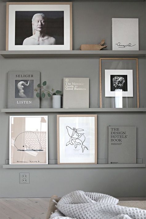 Having shelves the same color as your wall, and then getting frames that allow the pictures to pop even more. Interior Design Blogs, Interior Boho, Interior Trend, Scandinavian Interior, Hotels Design, Wall Paint, White Walls, Colorful Interiors, Interior Inspiration