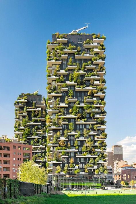 Buildings Around the World With Awesome Gardens Vertical Forest, Green Tower, Green Architecture, Sky Garden, Building Structure, Pink Houses, Sustainable Architecture, Architecture Presentation, Green Roof