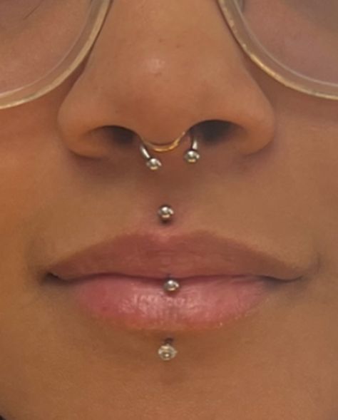 jestrum & stacked septum 😱 (gold hooped septum is healed) Golden Septum Piercing, Stacked Septum Ring, Gold Piercings Nose, Double Septum Piercing, Tiny Septum Piercing, Stacked Septum, Gold Septum Piercing, Septum Gold, Gold Septum