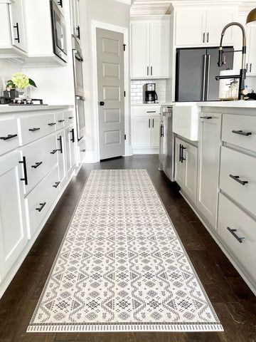 Anti Fatigue Kitchen Mats Farmhouse, Padded Kitchen Mat, Kitchen Runner Rug Ideas, Kitchen Area Rugs Ideas, Large Kitchen Rugs, Farmhouse Kitchen Flooring, 1930s Kitchen, Kitchen Runners, Kitchen Carpet Runner