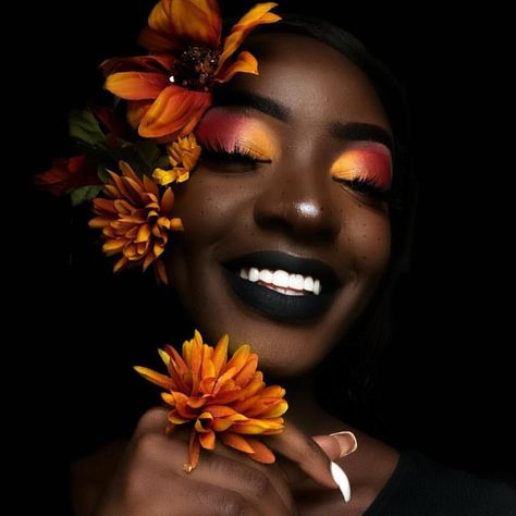 Lotus Flower Bomb 🦋 Lotus Flower Art, Flower Photoshoot, Creative Photoshoot Ideas, Flower Bomb, Creative Eye Makeup, Fashion Photography Inspiration, Beauty Shots, Beauty Portrait, Shooting Photo