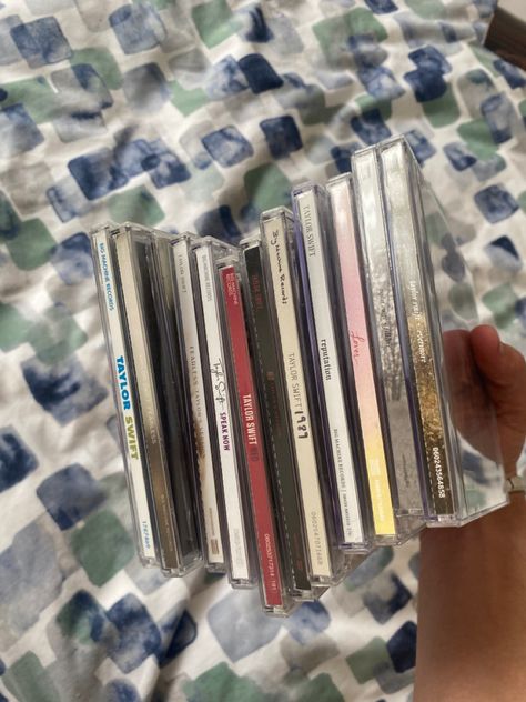 Taylor Swift Album Collection, Fearless Taylors Version, Taylor Swift Red Album, Taylor Swift Cd, Swiftie Aesthetic, Taylor Aesthetic, Lp Collection, Taylor Merch, Cd Aesthetic