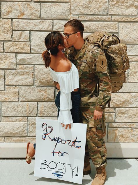 #militarylife #military #homecoming #militaryhomecoming #army #armystrong #armygirlfriend #militarygirlfriend #homecomingsign Funny Deployment Homecoming Signs, Military Homecoming Pictures, Military Girlfriend Army, Deployment Homecoming, Military Relationships, Homecoming Signs, Military Homecoming, Army Girlfriend, Military Deployment