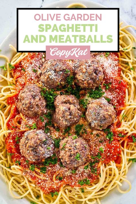 Make delicious spaghetti and meatballs at home with this easy Olive Garden copycat recipe. Learn how to make Olive Garden spaghetti and meatballs for a comforting and crowd-pleasing homemade dinner. Serve with an Italian garden salad and breadsticks for a true Olive Garden experience. Olive Garden Spaghetti, Meatballs For Dinner, Pasta And Meatballs, Spaghetti And Meatballs Recipe, Olive Garden Pasta, Copycat Recipes Olive Garden, Delicious Spaghetti, Olive Garden Copycat, Make Garlic Bread