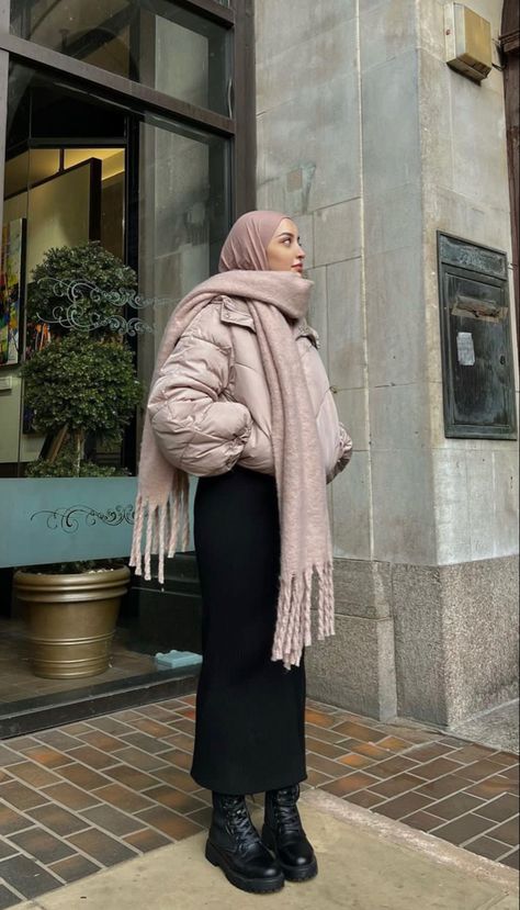 Cold Winter Outfits Hijab, Winter Outfits For Hijabi Women, Hijabi Winter Outfits Long Skirts, Winter Outfit Hijab Style, Winter Outfits For Hijab, Winter Outfits Hijab Style, Hijabi Fall Outfits, Winter Outfit Hijab, Campus Outfit Ideas