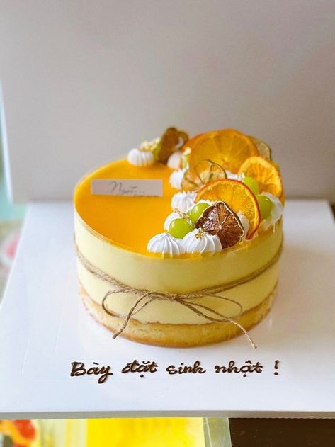 Orange Cake Ideas, Redvelvet Cake Design, Easy Cake Decor, Fruit Topped Cake, Orange Cake Easy, Cake Orange, Spring Baking, Chocolate Covered Fruit, Elegant Birthday Cakes