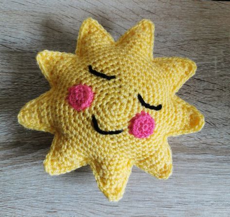 Bring a little sunshine into your life with this complimentary padded sunshine crochet pattern! Designed by Jenny Davey, it’s a Crochet Sunshine Pattern, Crochet Sun Pillow Free Pattern, Sun Crochet Pattern Free, Sunshine Crochet Pattern, Crochet Sunshine, Sunshine Crochet, Sunshine Pattern, Crocheting Amigurumi, Baby Hat Knitting Patterns Free