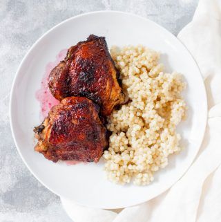 Pomegranate Glazed Chicken Thighs - Carmy - Run Eat Travel Walnut Chicken Recipe, Glazed Chicken Thighs, Meal Prep Chicken, Pomegranate Chicken, Making Couscous, Tips For Meal Prepping, Glazed Chicken, Perfect Dinner, Chicken Meal Prep