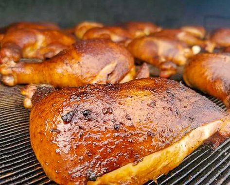 Traeger Pulled Pork, Smoked Chicken Quarters, Brisket Rub Recipe, Bbq Smoker Recipes, Smoked Whole Chicken, Strip Steak Recipe, Gluten Free Bbq, Chicken Quarters, Bbq Chicken Breast