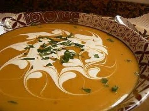 Gordon Ramsay Pumpkin Soup Root Vegetable Soup, Christmas Soup, Gordon Ramsay Recipe, Christmas Pumpkins, Chef Gordon, Chef Gordon Ramsay, Pumpkin Soup Recipe, Holiday Dishes, Roast Pumpkin