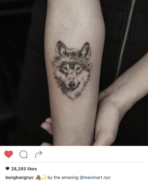 Husky Tattoo Design, Kurt Tattoo, Lone Wolf Tattoo, Husky Tattoo, Wolf Tattoos For Women, Small Wolf Tattoo, Tattoo Wolf, Wolf Tattoo Sleeve, Wolf Tattoo Design