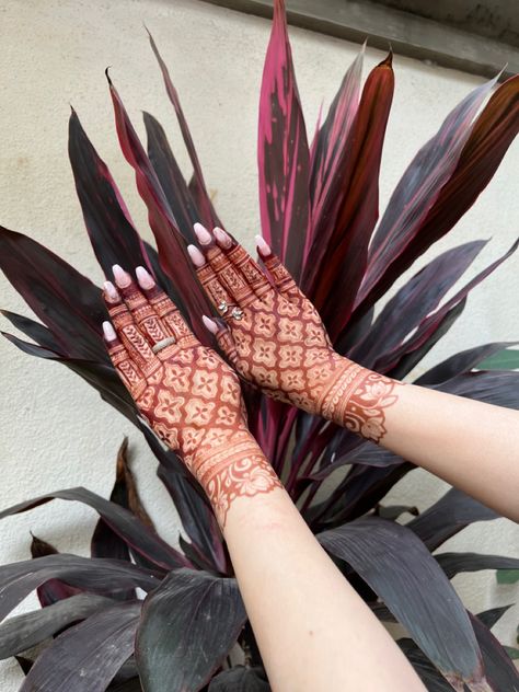 Moroccan Henna, Mehndi Designs Bridal Hands, Modern Henna Designs, Very Simple Mehndi Designs, Full Mehndi Designs, Beautiful Henna Designs, Latest Bridal Mehndi Designs, Wedding Mehndi Designs, Circle Mehndi Designs