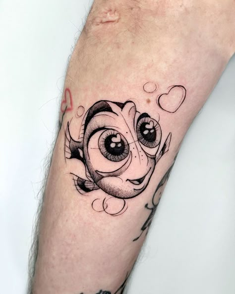 Dory Tattoo, Disney Inspired Tattoos, Blue Rose Tattoos, Mommy Tattoos, Geniale Tattoos, Cute Tattoos For Women, Cartoon Tattoos, Baby Tattoos, Family Tattoos