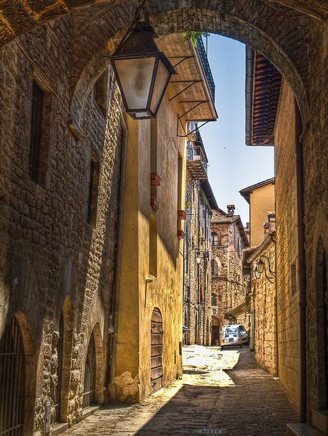 Gubbio Italy Gubbio Italy, Umbria Italy, Regions Of Italy, Italy Art, Street Lamp, Medieval Town, Historical Architecture, Umbria, Best Cities