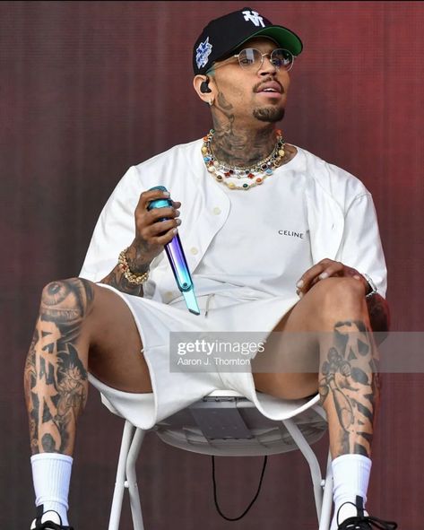 Brown Pics, Chris Brown Dance, Chris Brown Funny, Chris Brown Photoshoot, Chris Brown Outfits, Chris Brown Wallpaper, Chris Brown Pictures, Breezy Chris Brown, Beard Fade