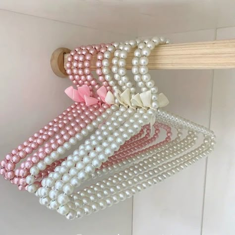 Fashion display hanger with pearls and bow Coquette Office Decor, Bow Room Decor Aesthetic, Bow Clothes Aesthetic, Girly Aesthetic Room Decor, Pink Decor For Bedroom, Room Decor Bedroom Coquette, Cute Girly Room Decor, Coquette Stuff To Buy, Room Ideas Aesthetic Coquette