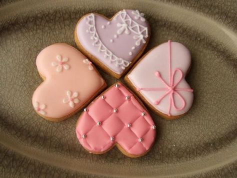 Valentines Day Sugar Cookies, Valentine Cookies Decorated, Cookie Recipes Decorating, Farm Cookies, Valentine Sugar Cookies, Valentines Baking, Valentines Cookies, Cookie Decoration, Sugar Cookie Royal Icing