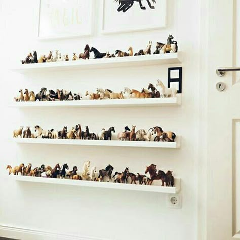 Schleich Animals Storage, Toddler Horse Room, Horse Room Ideas For Girls Kids, Girls Horse Bedroom, Horse Bedroom Ideas, Girl Horse Room, Horse Themed Bedrooms, Horse Bedroom, Cowgirl Room