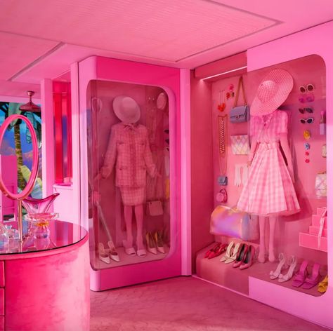 Dreamhouse Barbie, Richard Neutra, Barbie Halloween, Barbie Room, Barbie Sets, Model Outfit, Anna Karenina, Slim Aarons, How To Dress A Bed