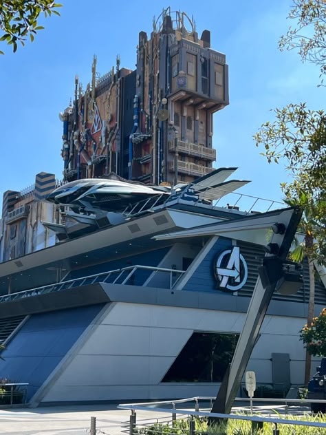 Guardians Of The Galaxy Rocket, Disney World Aesthetic, Avengers Campus, Spider Man Black, Avengers Theme, Disneyland Anaheim, Marvel Guardians Of The Galaxy, Disney World Rides, Disneyland California Adventure