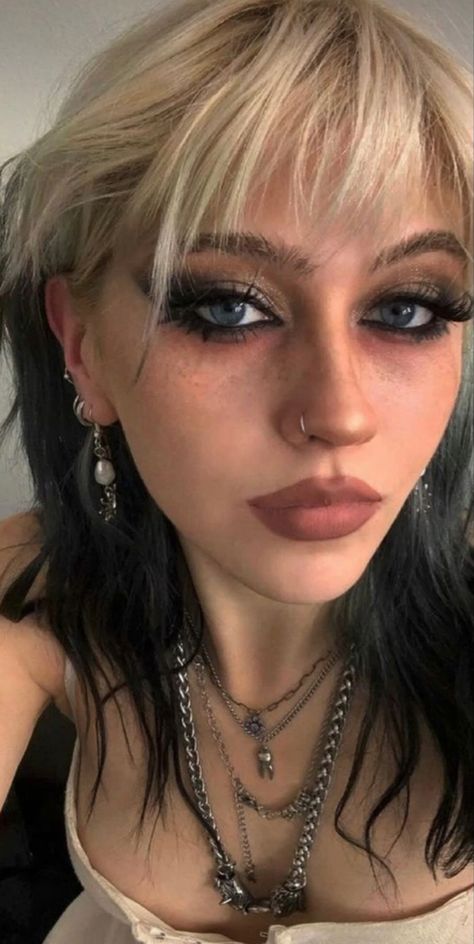 Hoop Piercing, Alt Makeup, Dope Makeup, Edgy Makeup, Cute Makeup Looks, Grunge Makeup, Hair Inspiration Color, Hair Inspo Color, Pretty Makeup