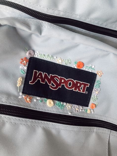 Embroider Backpack Jansport, Jansport Embroidery Ideas, Embroidered Jansport Backpack, Embroidery Backpack Jansport, Embroidered Backpack Jansport, Jansport Embroidery, Embroidering Ideas, Backpack Embroidery, Mochila Jansport