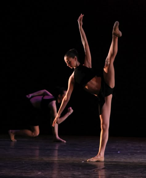 VRDC in "RUN" Choreographed by Angelina Bartolozzi and photo by CJ Kane Dancer Aesthetic, Dance Vibes, Dance Motivation, Dance Jazz, Dancer Lifestyle, Dance Aesthetic, Dance Forever, Dance Dreams, Ballet Jazz