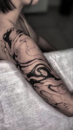 Arm Water Tattoo, Japanese Abstract Tattoo, Marble Tattoo Sleeve, Abstract Ink Tattoo, Water Pattern Tattoo, Suminagashi Tattoo Ideas, Sumigashi Tattoo, Marbling Tattoo, Liquid Tattoo Design