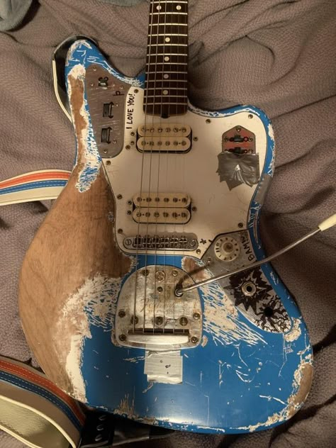 Punk Guitar, Chicas Punk Rock, Guitar Inspiration, Custom Bass Guitar, Life Upgrade, Custom Bass, Electric Guitar Design, Guitar Obsession, Custom Electric Guitars