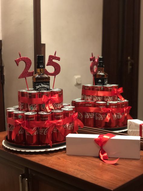 Coke and Jake Daniels DIY cake Jack Daniels Torte, Soda Can Cakes, 18th Birthday Present Ideas, Jack Daniels Gifts, Jake Daniels, Coke Gifts, 50th Birthday Party Ideas For Men, Coke Cake, Birthday Beer Cake