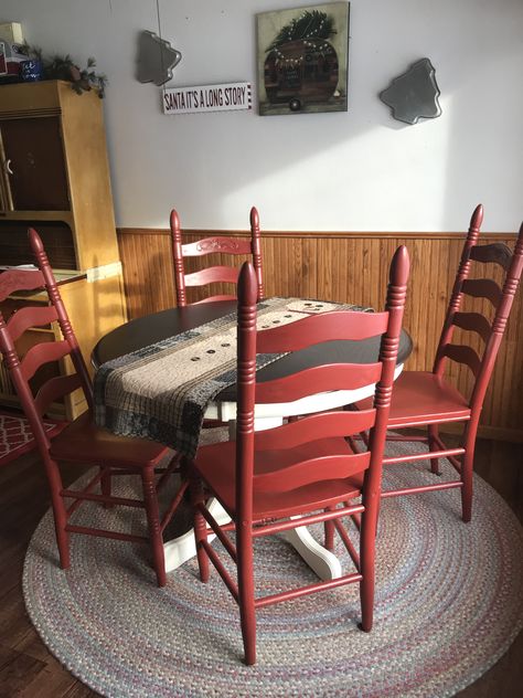 Red Kitchen Tables, Thrifted Kitchen, Painting Kitchen Chairs, Painted Wooden Chairs, Red Painted Furniture, Farmhouse Ladder, 17th Century House, Country Dining Tables, Annie Sloan Old White