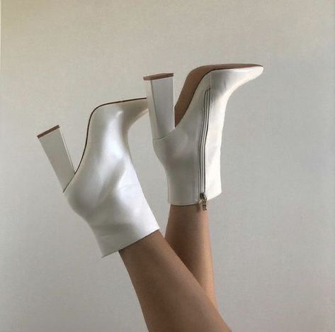 Heels Aesthetic, Dr Shoes, Shoe Inspo, Aesthetic Shoes, Swag Shoes, White Boots, Mode Inspo, Boots Fall, Pretty Shoes