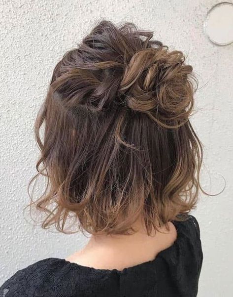 short hairstyle, cute short hairstyle, easy hairstyle, short hairstyle ideas, hairstyles, braid hairstyle for short hair Long Bobs, Hairdos For Short Hair, Shot Hair Styles, Penteado Cabelo Curto, Short Hair Updo, Hairstyles For Short Hair, Short Hair With Bangs, Curly Hairstyle, Hair Dos