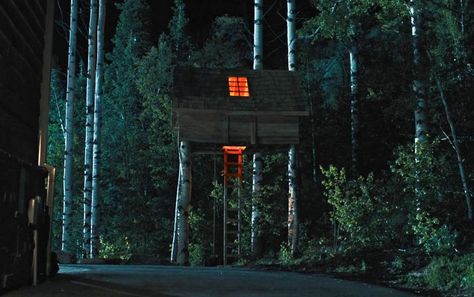 Creepy Movie Scenes, Horror Movie Laptop Wallpaper, Hereditary Tree House, Horror Film Stills, Hereditary Aesthetic, Horror Stills, Peter Graham, Pfp Halloween, Cinematography Lighting