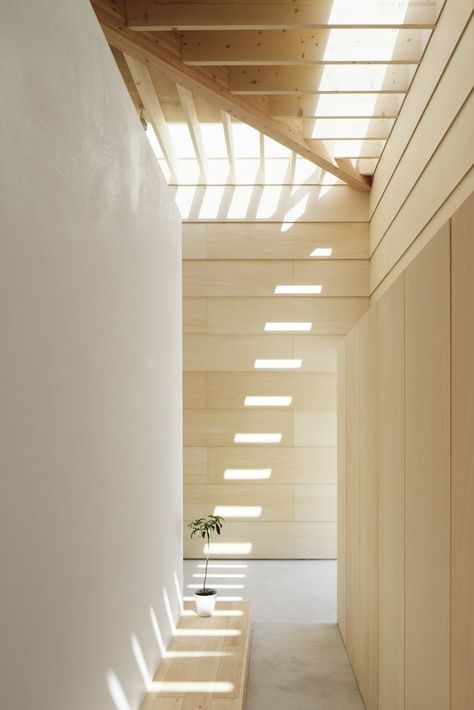 Light Walls House / mA-style Architects - Location: Toyokawa, Aichi Prefecture, Japan Japanese Minimalist Home, Natural Lighting Design, Light Walls, Blitz Design, Lighting Design Inspiration, Minimalist Dekor, Japanese Minimalist, Interior Minimalista, Minimalist House Design