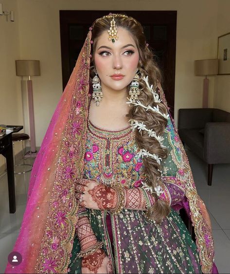 Mehendi Bride Outfit, Mehndi Wedding Dress, Shadi Aesthetic, Mehendi Bridal Outfit, Mehendi Bride, Mehndi Dress For Bride, Fancy Dress Patterns, Mehendi Bridal, Walima Dresses