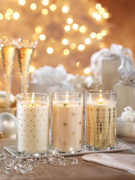 Lilin Aroma, Yankee Candle Christmas, Velas Candles, Raindrops And Roses, Soya Mumu, Holiday Sweets, Golden Christmas, Candle In The Wind, Candle Ideas