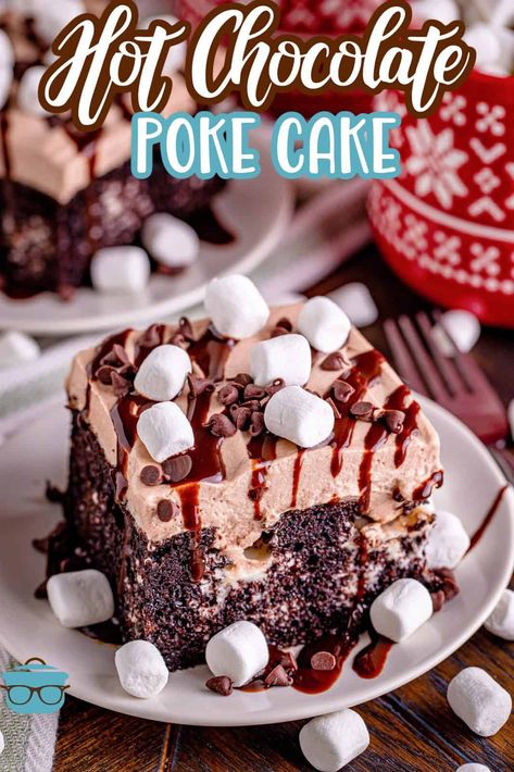 Hot Cocoa Cake Recipe, Whipped Hot Cocoa, Hot Chocolate Cake Recipe, Marshmallow Chocolate, Chocolate Poke Cake, Cocoa Cake, Dessert Simple, Poke Cake Recipes, Country Cook