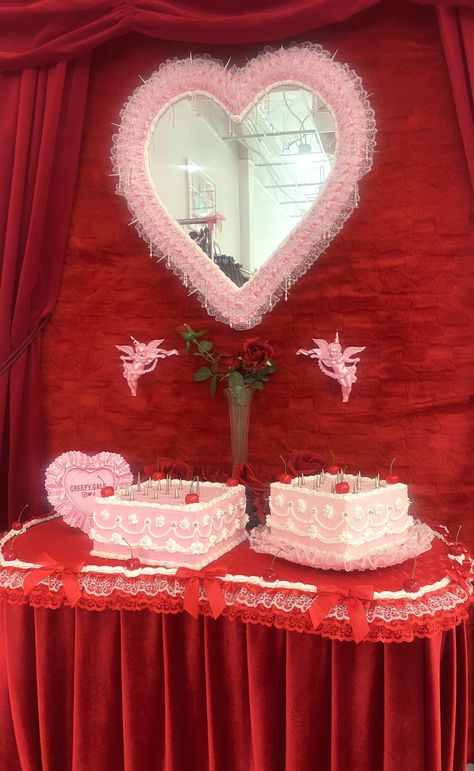 Creepy Gals, Retro Wedding Theme, Shaped Cakes, Ribbon Heart, Wedding Mirror, Tunnel Of Love, Heart Mirror, Heart Shaped Cakes, Retro Wedding