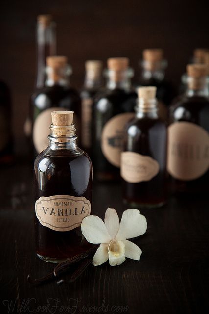 Homemade Vanilla Extract, Special Desserts, Homemade Vanilla, Food Gifts, High Tea, Diy Food, Vanilla Bean, Liqueur, Homemade Gifts