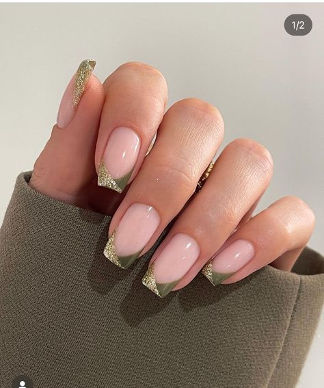 Ombre Nails French, Short Classy Nails, Christmas Nails Inspiration, Christmas Nails Art, Christmas Nails 2023, Acrylic Nails Square, Christmas Nails Ideas, Nails French Tips, Glitter French Manicure