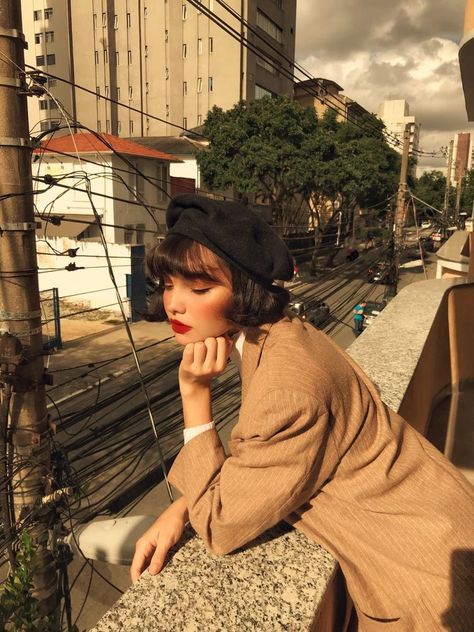 Beret Photoshoot, Long Layer Bob, Chic Bob Hairstyles, Layer Bob, Hair Beret, Beret Outfit, Chic Bob, Long Layer, Hair In The Wind