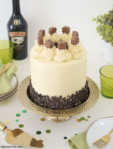 Chocolate Whipped Frosting, Condensed Milk Frosting, Russian Buttercream, Milk Frosting, Irish Cake, Baileys Cake, Frosting Buttercream, Baileys Recipes, Sweet Condensed Milk