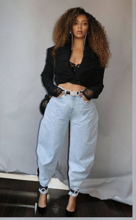 Hairstylist Attire Outfits, High Rise Tapered Jeans Outfit, V Day Outfit Valentines, High Fashion Inspo Outfits, Poetry Slam Outfit, Outfits With Sparkly Boots, Happy Hour Outfit Black Women, Beyonce Casual Outfits, Sneaker Outfits Women Street Chic