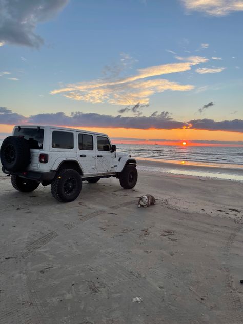 Dream Car Jeep, White Bronco, White Jeep Wrangler, Wrangler Car, Jeep Sahara, Beach Jeep, Jeep Photos, White Jeep, Car Jeep