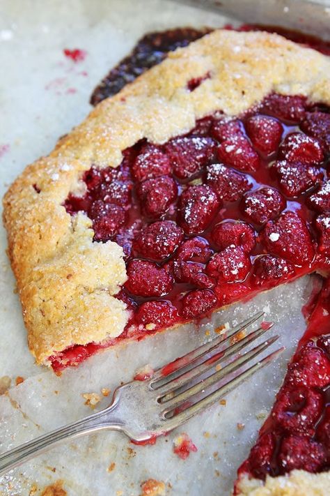 Galette Recipe Desserts, Raspberry Galette, Fruit Galette Recipe, Galette Recipe, Raspberry Pie, Berry Cheesecake, Raspberry Tarts, Raspberry Recipes, Fruity Desserts